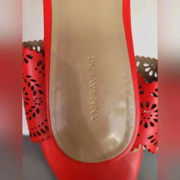 Ann Taylor red perforated slides size 8 - Picture 6 of 6